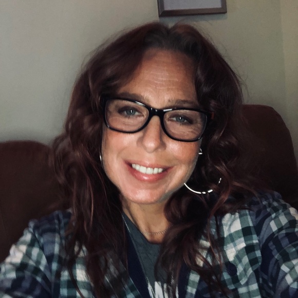 Meet your Posher, Stacy - Picture 1 of 4